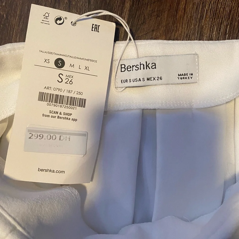 Bershka Pleated Skirt - Picture 4 of 4